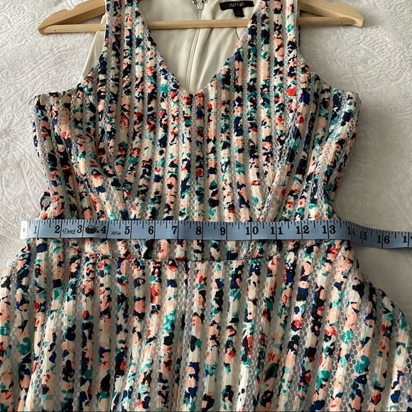 NWOT Spring Fit and Flare Dress w/Pockets - Picture 4 of 10
